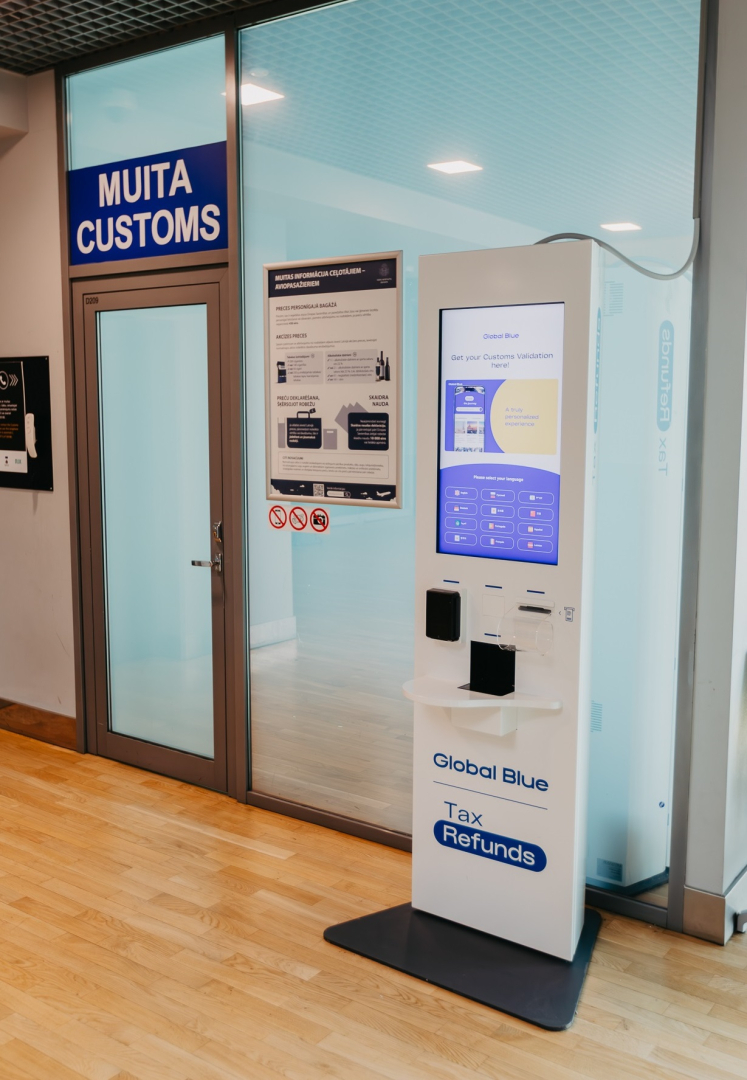 Pašapkalpošanās kiosks CAS (Customs Approval System) Rīgas lidostā. Foto: Mārtiņš Garais